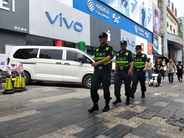 蒲城巡特警：强化街面巡逻防控营造平安和谐环境