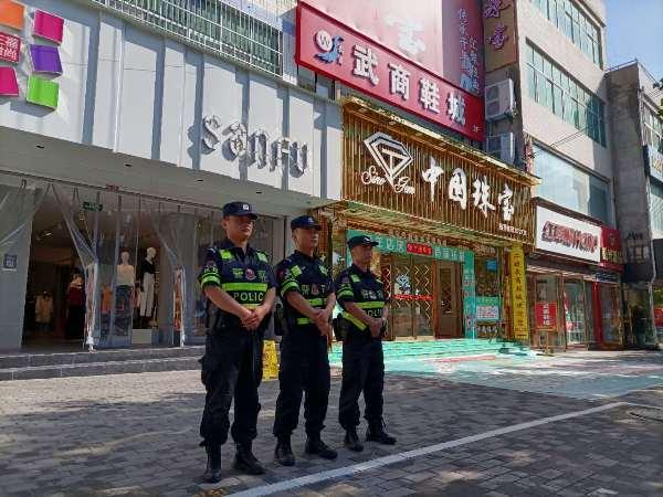 蒲城巡特警：强化街面巡逻防控营造平安和谐环境