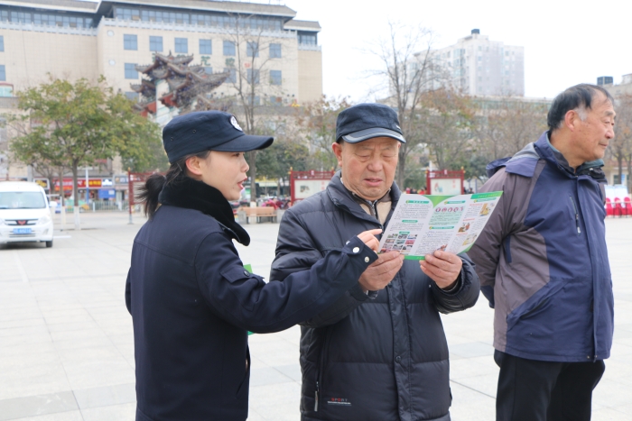 国家宪法日，蒲城县公安局开展形式多样的宣传活动